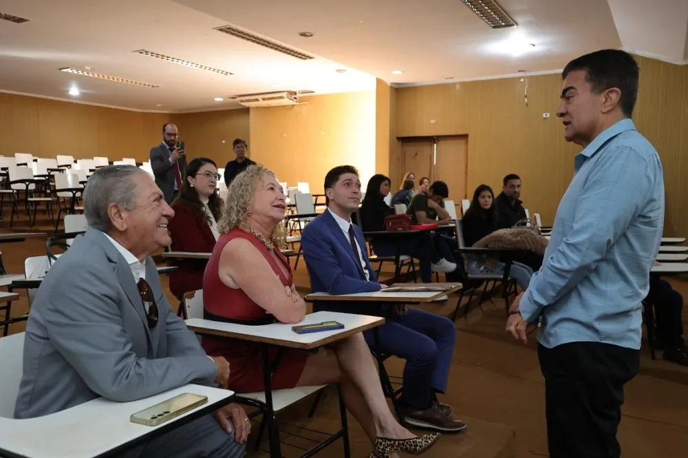 Prefeito Marçal Filho recepcionou os servidores empossados que estiveram acompanhados de familiares – Foto: A. Frota