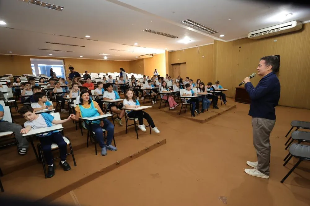 Prefeito Marçal Filho teve momento de bate-papo com abertura de perguntas para os alunos da escola Imaculada Conceição – Foto: A. Frota