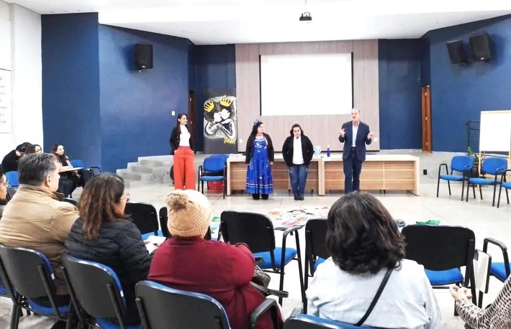 Profissionais que atuam no suporte das salas de leitura municipais começam a receber capacitação continuada através da Secretaria Municipal de Educação. Divulgação/Assecom