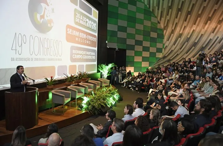 Governador Eduardo Riedel durante abertura do 49º Congresso da AZAB