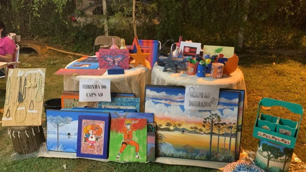 Na reabilitação psicossocial, pacientes de Dourados participam de oficinas e produzem artesanatos que podem ser comercializados em feiras do município. Foto: Divulgação/Assecom