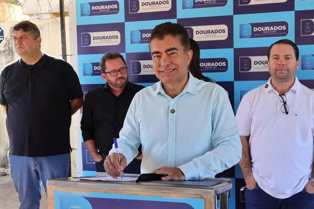 Prefeito Marçal Filho assinou ordem de serviço para início da reconstrução de malha asfáltica em ruas do BNH 4º Plano – Foto: A. Frota